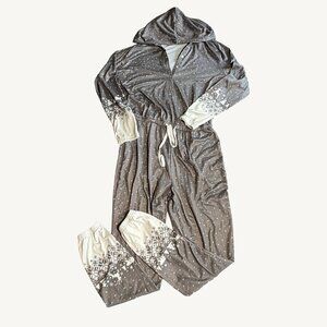 La Vie En Rose Hooded Pajamas Onesie Grey & White Snowflake Design Size Medium